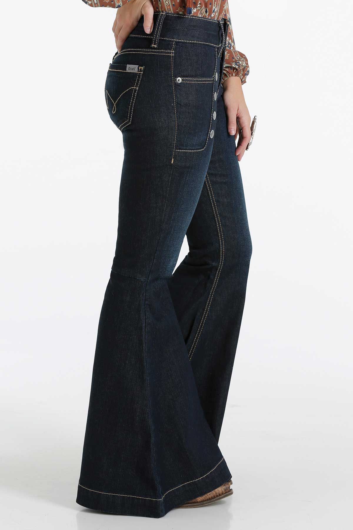 CRUEL GIRL Women's Hannah Far-Out Flare Jeans – Love on a Hanger Western  Boutique
